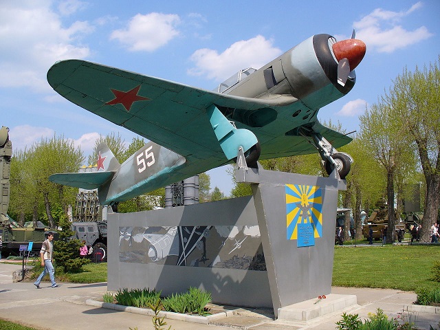1280px-Monument_Yak-11_2007_G1.jpg
